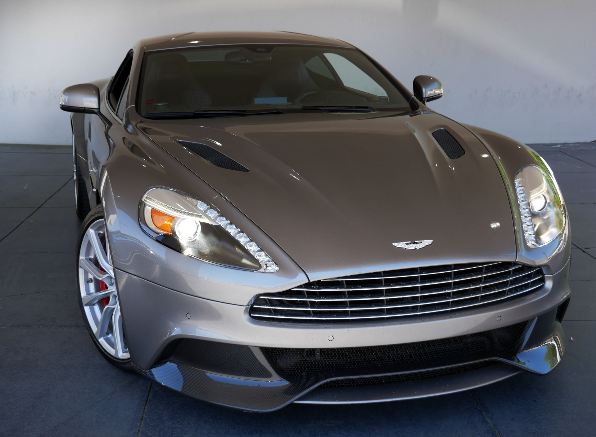 Aston Martin v12 Vanquish 2001