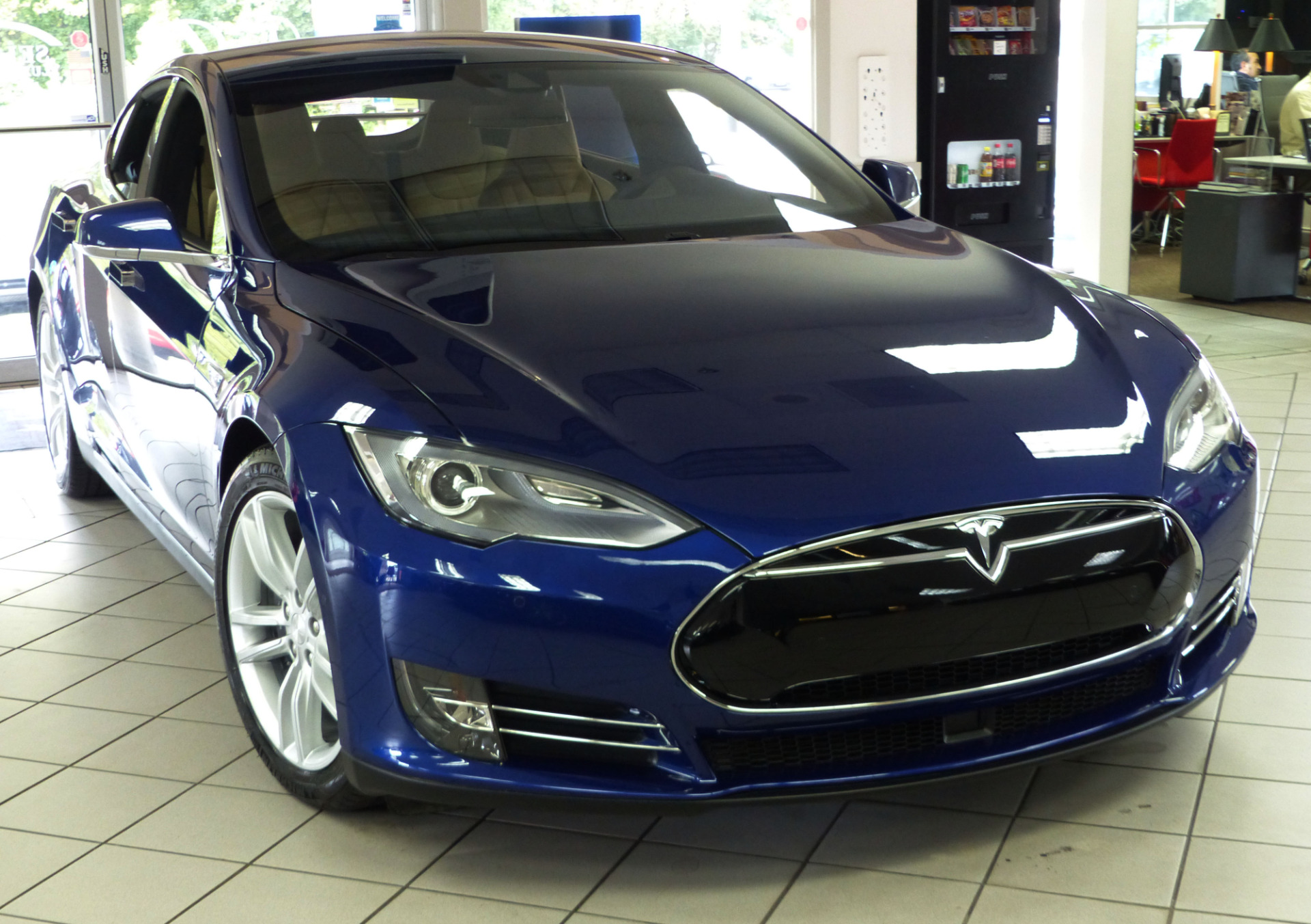 Tesla model s 85d
